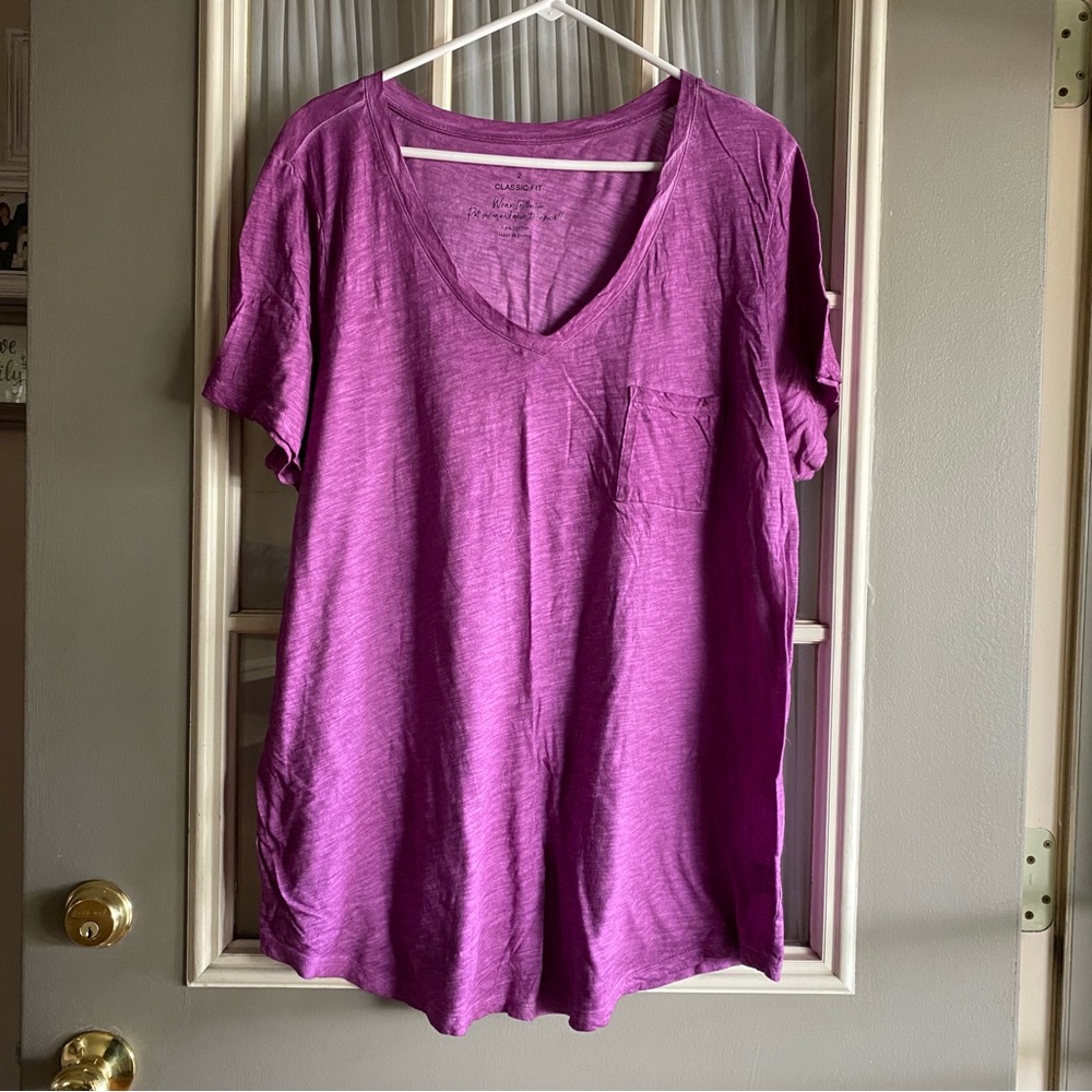 Torrid Magenta V-Neck Short Sleeve Tee